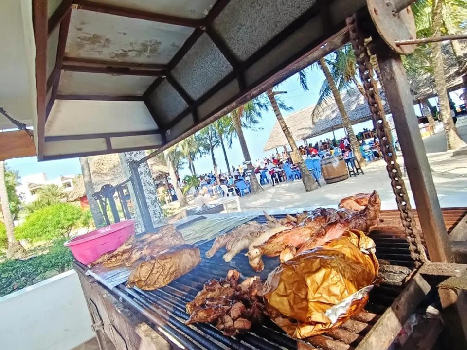 The New Big Tree Beach Resort Mombasa Ngoại thất bức ảnh